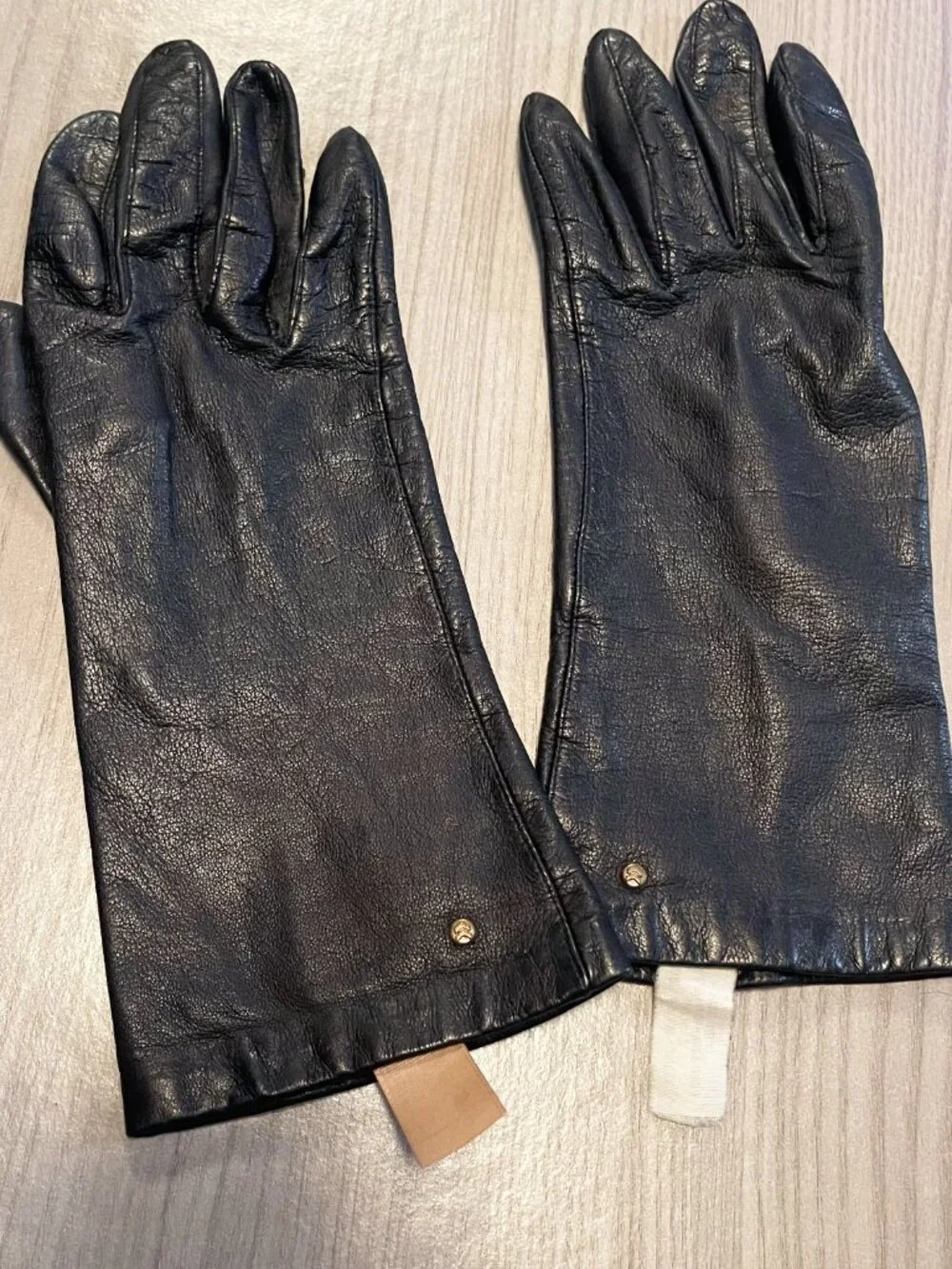 Vintage Aris Isotoner Women's Black Leather Driving Gloves Silk Lined Size 7